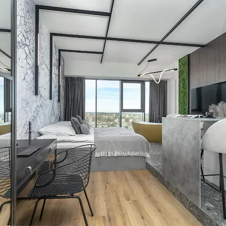 Comfy 20th Floor Hanza Tower - Sauna & Pool דירה