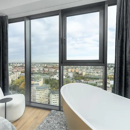 Comfy 20th Floor Hanza Tower - Sauna & Pool דירה