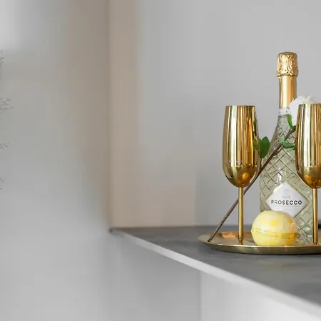 Comfy 20th Floor Hanza Tower - Sauna & Pool Apartamento *