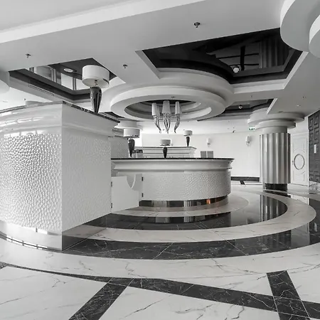 דירה Comfy 20th Floor Hanza Tower - Sauna & Pool